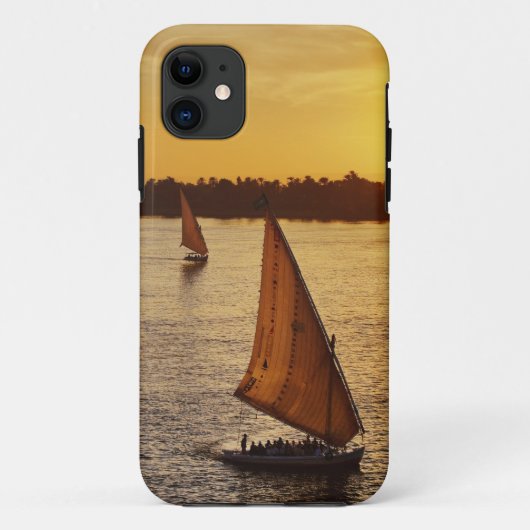 ナイル川の日の入り時の観光客を乗せた3隻のフェルーカ Case-Mate iPhoneケース (裏面)