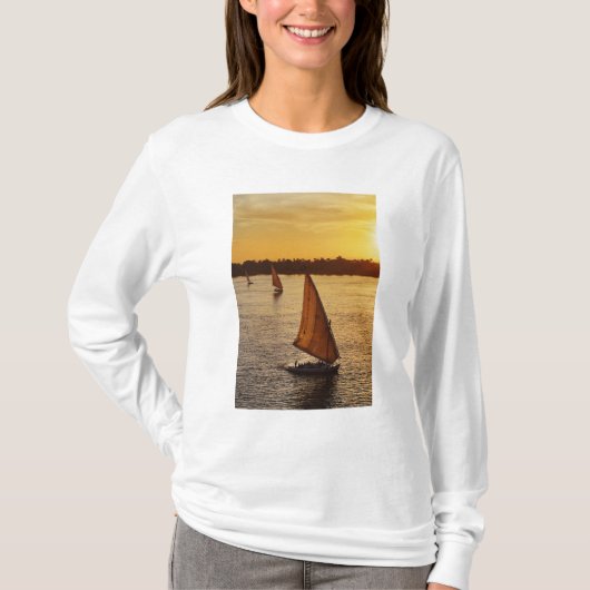 ナイル川の Tシャツ (正面)