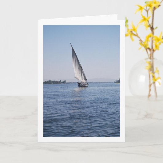 ナイル川を帆走する船、ルクソール カード (黄色い花)