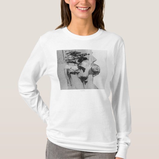 ナイル、Sphix走行しているエジプトの観光客 Tシャツ (正面)