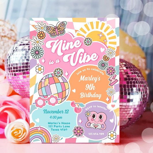 ナインはヴィベレトロ名門私立校風のバーシティディスコ誕生日 招待状