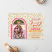 ナイングルーヴィレトロデイジーフォト誕生日招待状 ノートカード (正面/裏面インサイチュ)