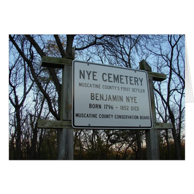 ナイー墓地 (正面横)