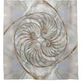 ナウチラスシェル – 真珠と金ゴールドの母 シャワーカーテン (正面)