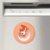 ナウティラスの貝殻 – テラコッタと白 マグネット (インサイチュ (食洗機))