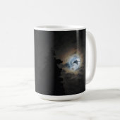ナキハクチョウおよび満月の野性生物の写真 コーヒーマグカップ (正面右)