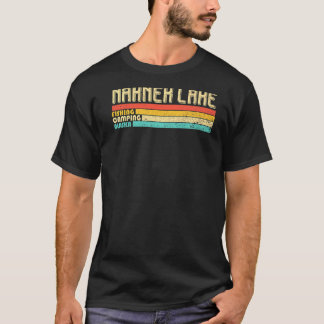 ナクニークレイクアラスカヴィンテージおもしろい魚釣りキャンピングS Tシャツ