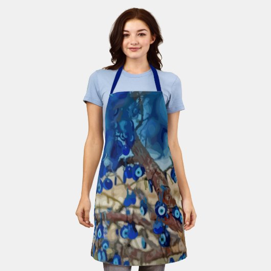 ナザールと木の飾水色 エプロン (着用した状態)