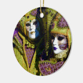 ナシおよびアンティークの赤紫のカーニバルのコスチューム セラミックオーナメント (左)