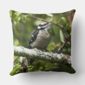 ナシの木に隠れた可愛いウチバドリ クッション (裏面)