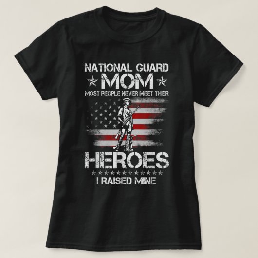ナショナルガードママ私は私のTシャツの退役軍人Dを上げる Tシャツ (デザイン正面)