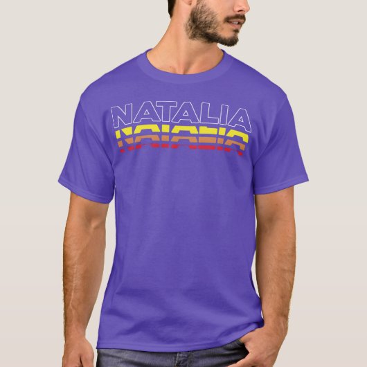 ナタリア 名前 楽しい レトロな夕日 ナタリア Tシャツ (正面)