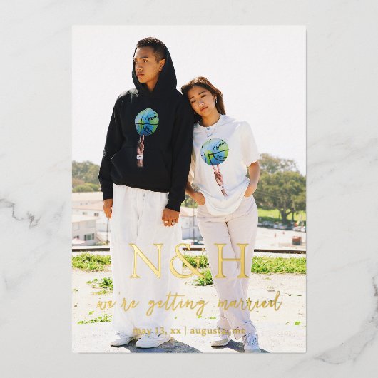 ナターシャモノグラムモダン結婚式の日付を保存 箔招待状 (正面)