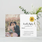 ナチュラルなひまわり花の写真がかわいいカントリー風の結婚式の出欠確認カード 招待状 (スタンド正面)