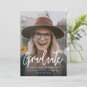 ナチュラルな写真卒業カード ワイルドフラワーの背景付き 招待状 (スタンド正面)