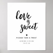 ナチュラルな筆記体デザインの「Love is Sweet」ウェディング フェイバーのサイン ポスター (正面)
