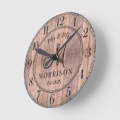 ナチュラルな結婚式の新婚夫婦 ラウンド壁時計 (傾斜)