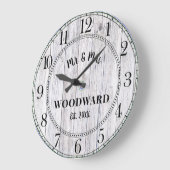 ナチュラルな結婚式の新婚夫婦 ラージ壁時計 (傾斜)