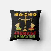 ナチョ平均弁護士おもしろいシンコデマヨ クッション (裏面)