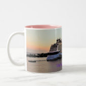 ナッサウの夜明けおよび遊航船のカスタム ツートーンマグカップ (左)