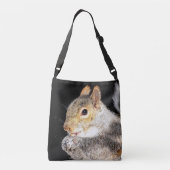 ナットを食べているリス クロスボディバッグ (裏面)