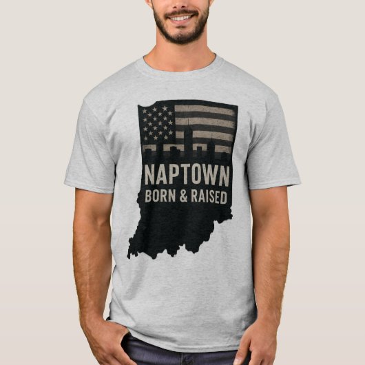 ナップタウンインディアナ生まれ育ちTシャツ Tシャツ (正面)