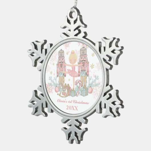 ナツクラッカーパステルピンクバレエベビー初めてのクリスマス スノーフレークピューターオーナメント (右)