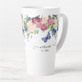 ナナおばあちゃんアナウンスウォーターカラーピンクフローラ カフェラテマグ (右アングル)