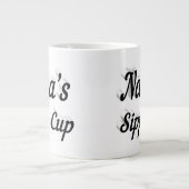 ナナおもしろいコーヒー引用文ブラックハーフ文字 ジャンボコーヒーマグカップ (正面)