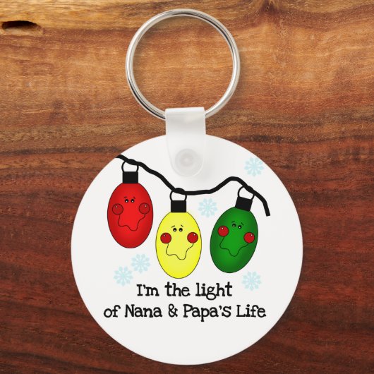 ナナとパパの人生Tシャツとギフトの光 キーホルダー (正面)