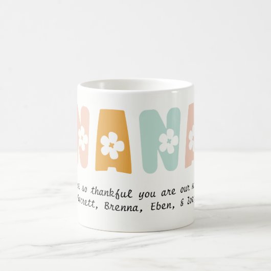 ナナパーソナライズされたフローラパステルカラーズグランマ コーヒーマグカップ (中央)