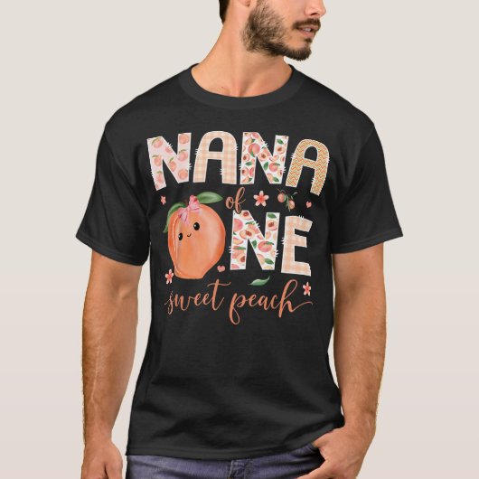 ナナ・オブ・ワン・スイート・ピーチ 1歳の誕生日の女の子 Tシャツ (正面)