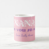 「ナナ、大好き」白パーソナライズされた/ピンク コーヒーマグカップ (中央)