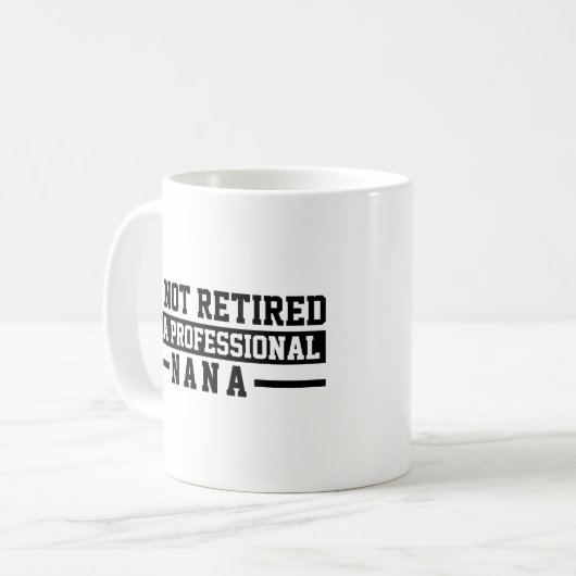 ナナ、私はAの専門のマグのナナのマグおもしろいなナナです コーヒーマグカップ (正面左)
