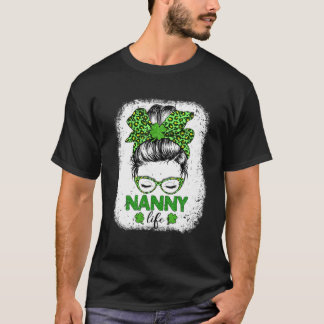 ナニークローバーメッシーバンヒョウおもしろいセントパトリック Tシャツ