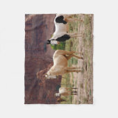 ナバジョウマ走ーズフリーオンザキャニオンフロア フリースブランケット (正面)