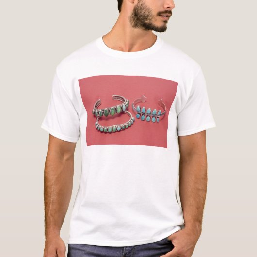 ナバホー人のブレスレット Tシャツ (正面)