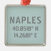 ナポリItaly緯度と経度の座標 メタルオーナメント (正面)
