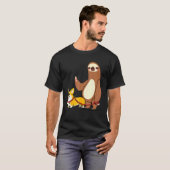ナマケモノとコーギーの散歩 Tシャツ (正面フル)