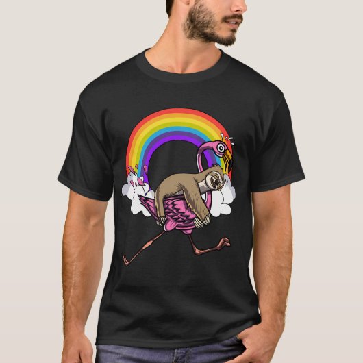 ナマケモノに乗ったフラミンゴの鳥 Tシャツ (正面)