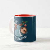 ナマケモノのクリスマスにセーターを着たかわいいナマケモノ ツートーンマグカップ (正面左)