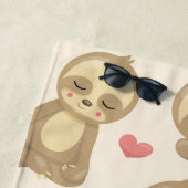 ナマケモノのパターン，かわいいナマケモノ，ハート，あなたの名前 ビーチタオル (インサイチュ)