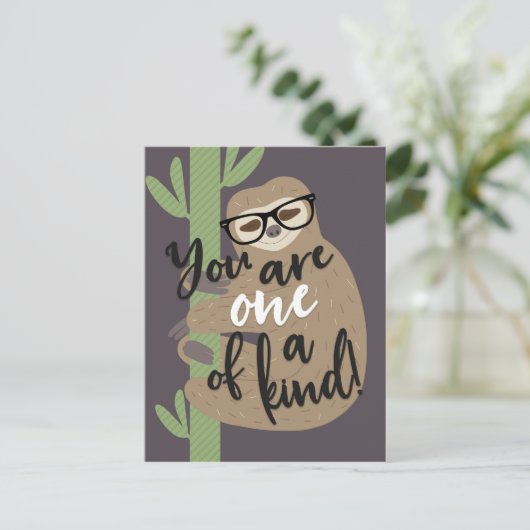 ナマケモノの人生 – あなたは一種である ポストカード (スタンド正面)