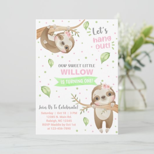 ナマケモノの女の子の誕生日の招待、任意の年齢。 招待状 (スタンド正面)