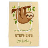 ナマケモノの子供の誕生日をお祝いしよう ミディアムペーパーバッグ (裏面)
