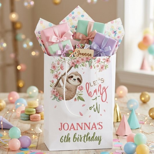 ナマケモノの子供の誕生日をお祝いしよう ミディアムペーパーバッグ