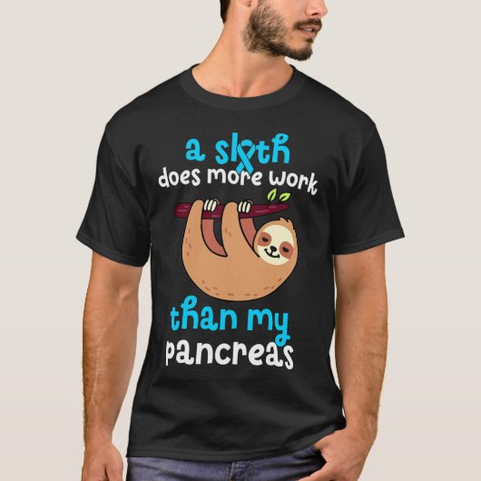 ナマケモノは私の膵臓糖尿病Aより働く Tシャツ (正面)