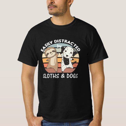 ナマケモノや犬に気を取られる Tシャツ (正面)