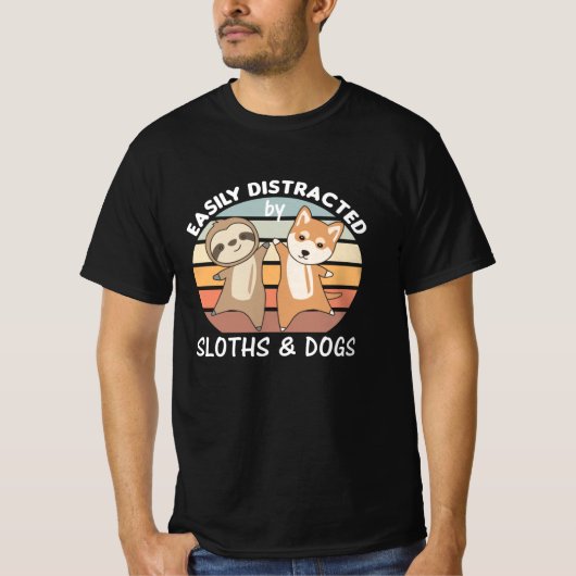 ナマケモノや犬に気を取られる Tシャツ (正面)
