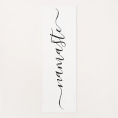 ナマステイニシャルパーソナライズされた白黒 ヨガマット (正面)